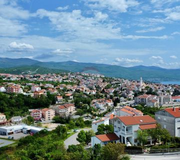 Novi Vinodolski- građevinski teren sa pogledom na more 557 m2 - cover