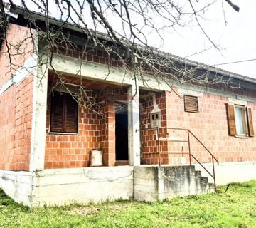 Glina, Pokupska Slatina , Kuća sa velikom Okućnicom - cover