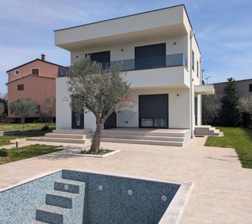 Rovinj -  najam, kuća s bazenom i 3 spavaće sobe - cover