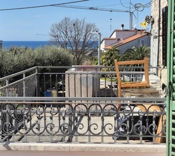 Istra, Poreč kuća u nizu sa pogledom na more - cover