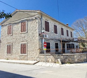 Istra, Kanfanar - Povijesna kamena kuća s pogledom na more - cover
