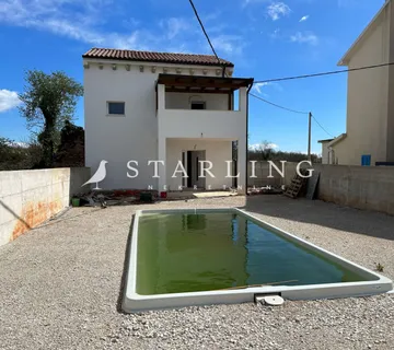 PRODAJA, KUĆA S BAZENOM, CERE, 85 m2 - cover