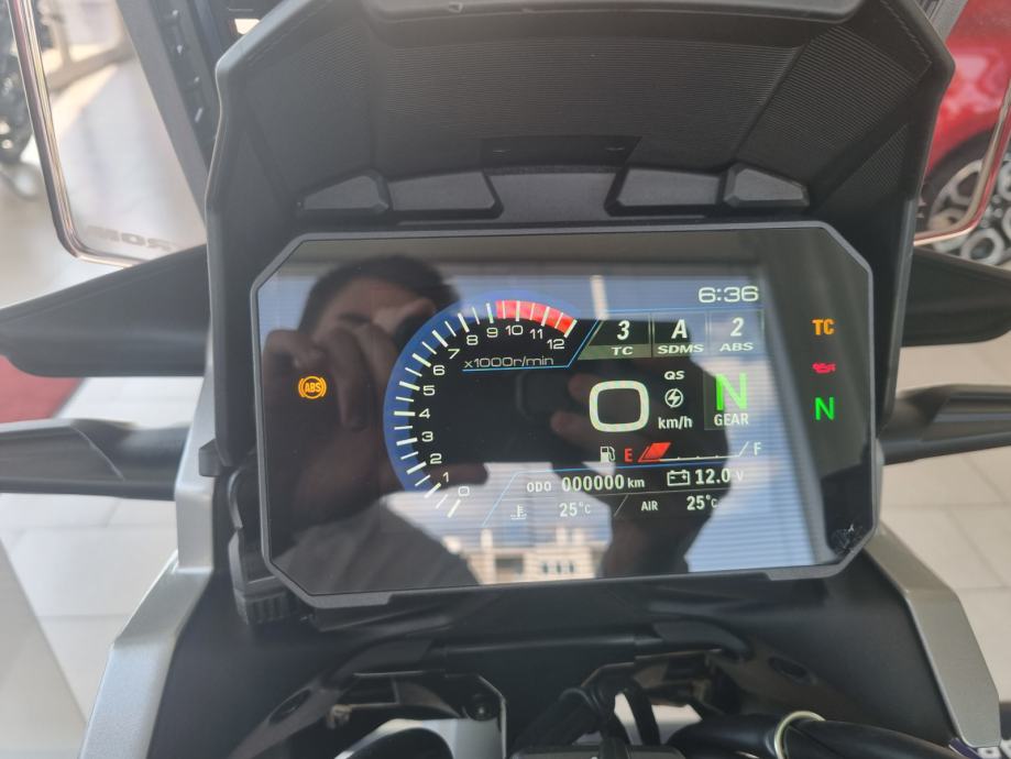suzuki-v-strom-1050-de-1037-cm3-slika-199755546