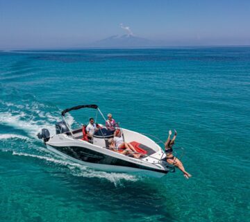 Barracuda 686 walk around - cover