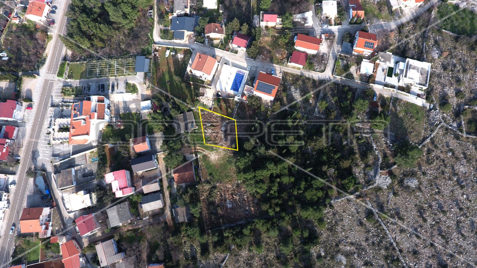 Građevinsko zemljište sa borovom šumom u centru Starigrada, 402m2 - cover