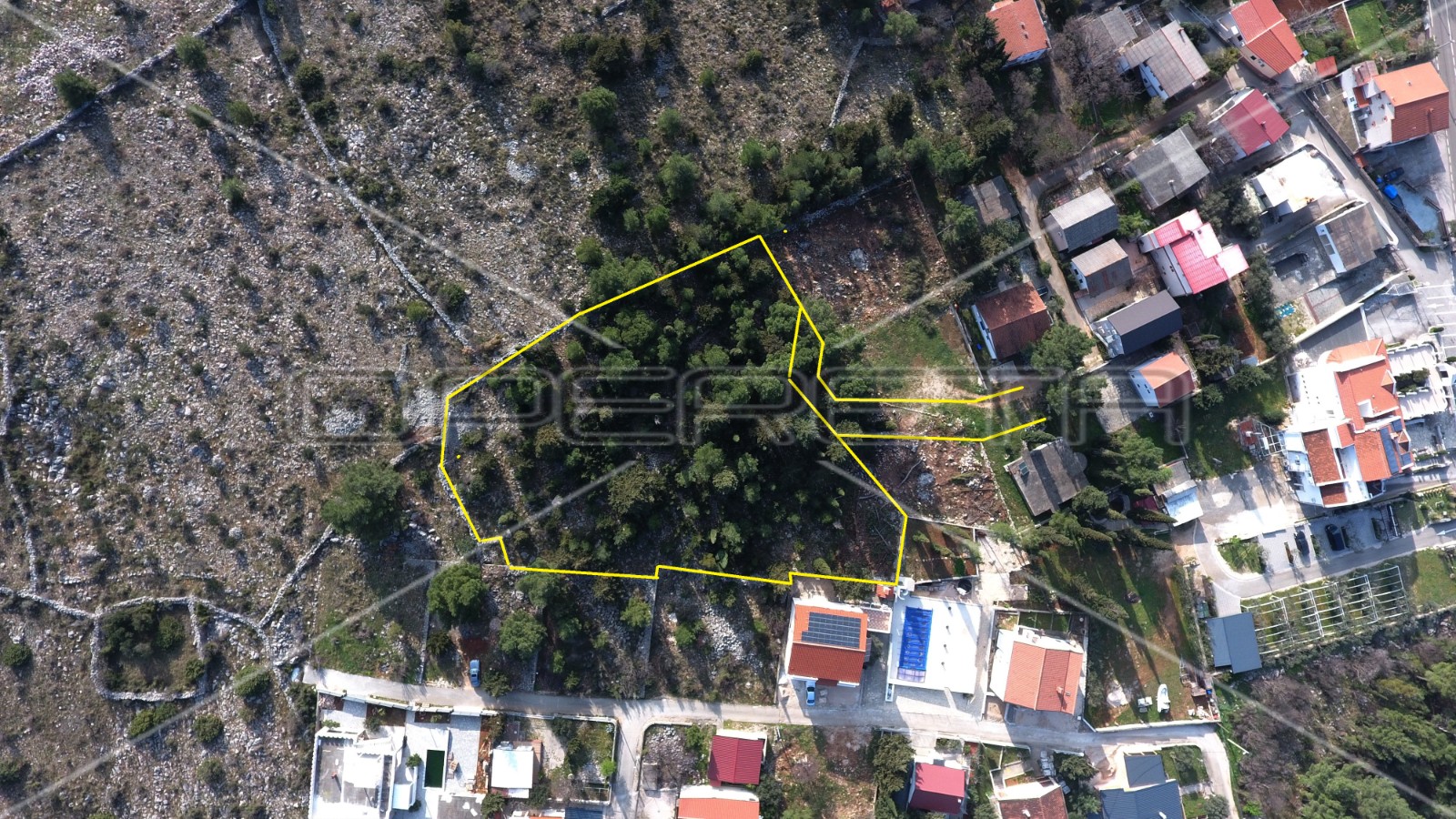 Građevinsko zemljište sa borovom šumom u centru Starigrada, 4081m2 - cover
