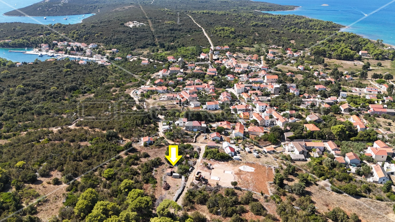 MOLAT - Zemljište 578 m² s legaliziranim objektom i pogledom na more - cover