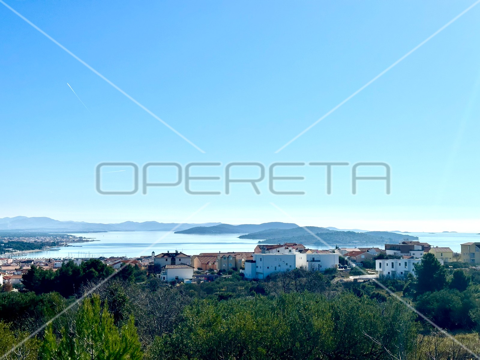 Građevinsko zemljište s panoramskim pogledom u Vodicama, 818 m2 - cover